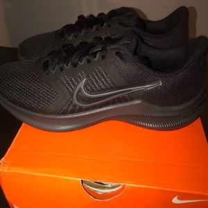 NEW Nike Downshifter shoes women’s size 6 Black